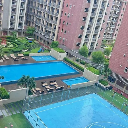 Condotel Nearby Moa With Pool Access